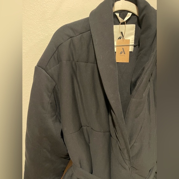 NWT Amazon Essentials Women's Relaxed-Fit Cotton Padded Black Home Coat - Picture 3 of 9